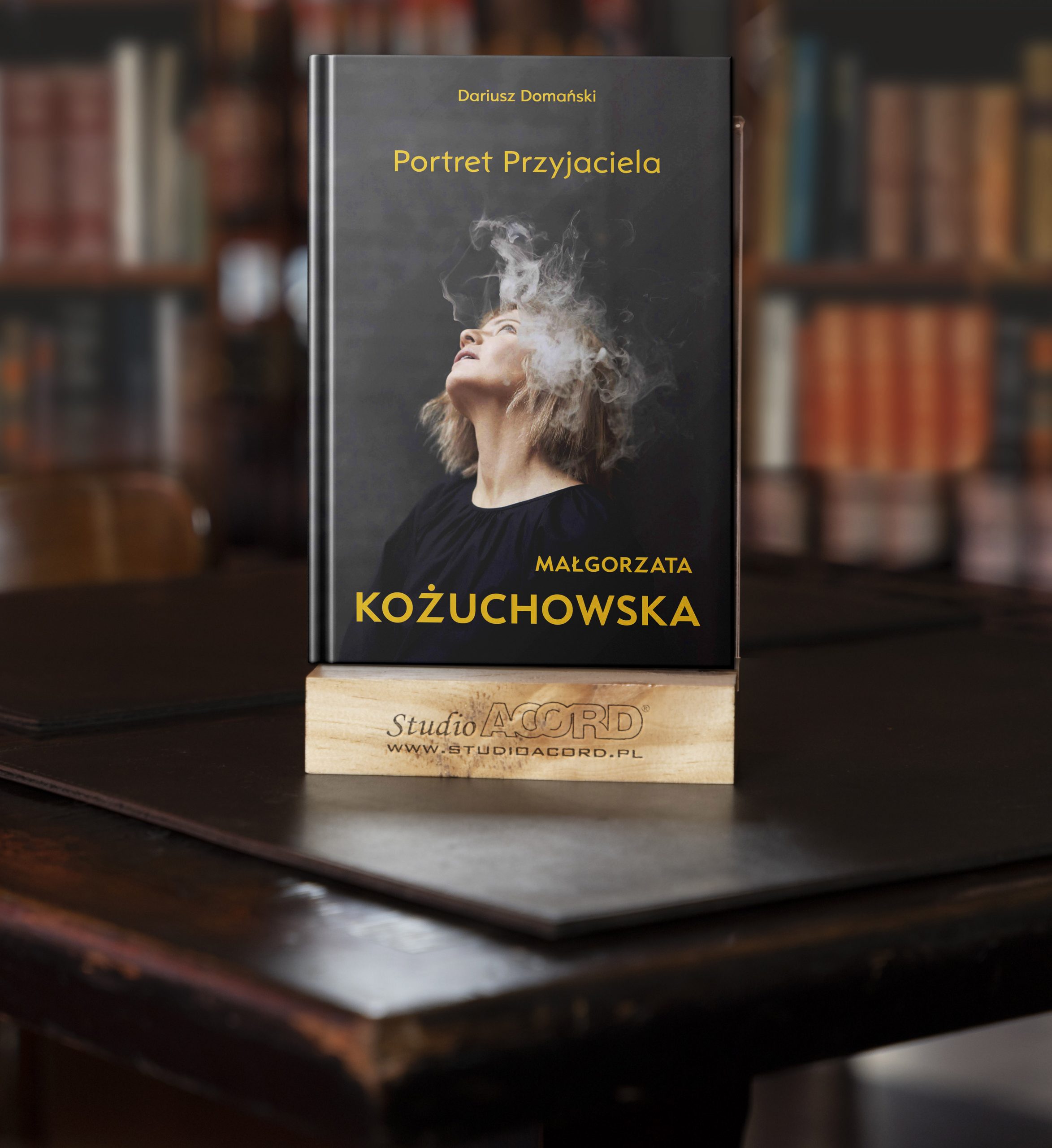 Małgorzata Kożuchowska Portret Przyjaciela książka Dariusza Domańskiego w eleganckiej prezentacji Studio Acord